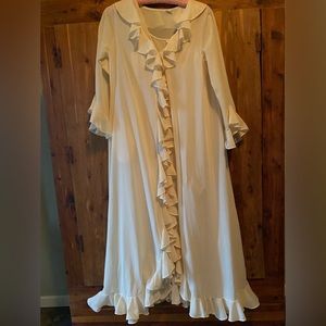 Vintage Flair Lingerie Nightgown and Robe